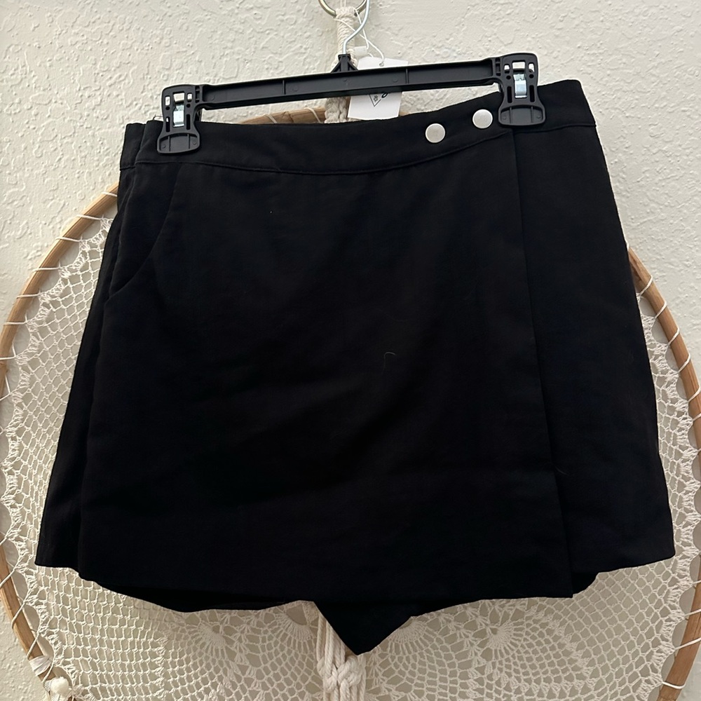 Lulu’s Black Skort